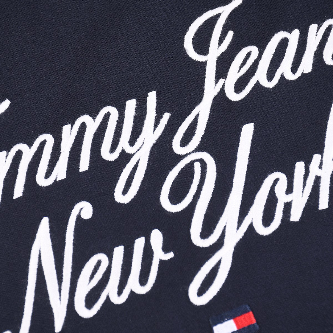 Tommy Hilfiger Oversized Luxe Serif NY Tee · A3096 — תמונה 51