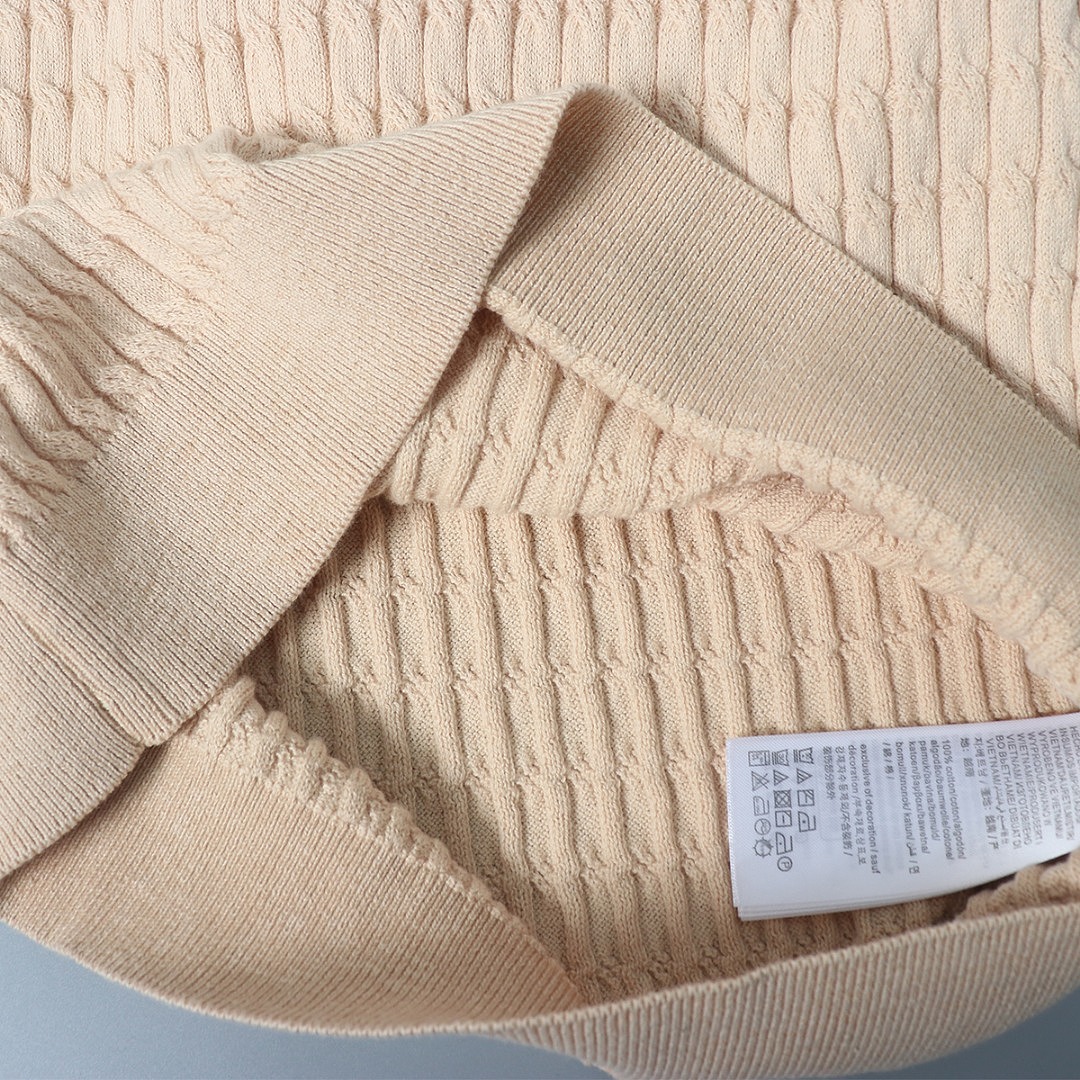 Tommy Hilfiger Short-Sleeve Cable Knit Sweater · A3321 — תמונה 4