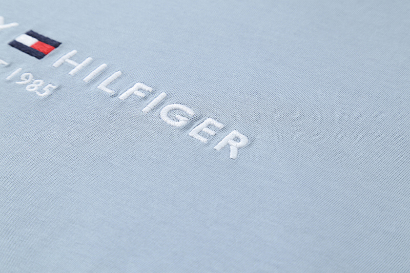 Tommy Hilfiger Embroidered Tommy Logo T-Shirt · A2192 — תמונה 17