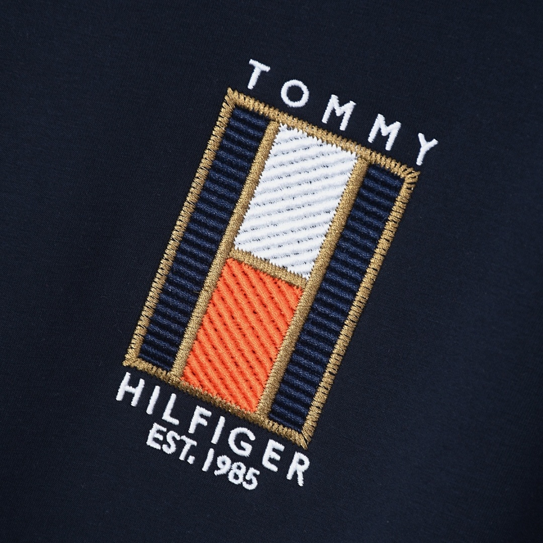 Tommy Hilfiger Flag Logo Sweatshirt · A2745 — תמונה 15