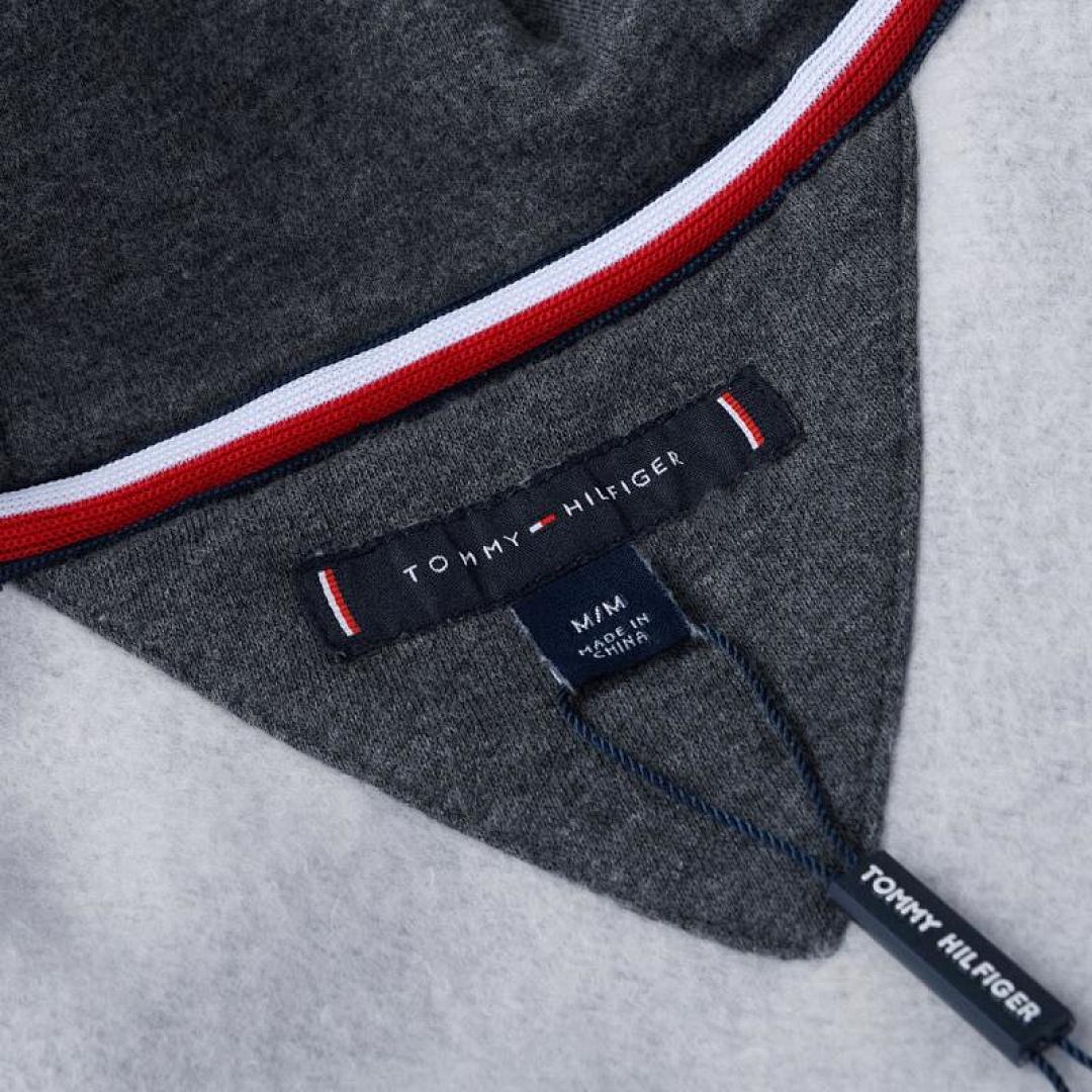 Tommy Hilfiger Embroidered Tommy Logo Hoodie · A780 — תמונה 17