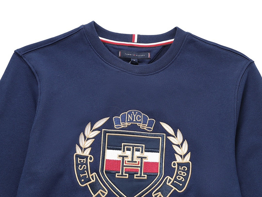 Tommy Hilfiger Crest Logo Fleece Sweatshirt · A2738 — תמונה 12