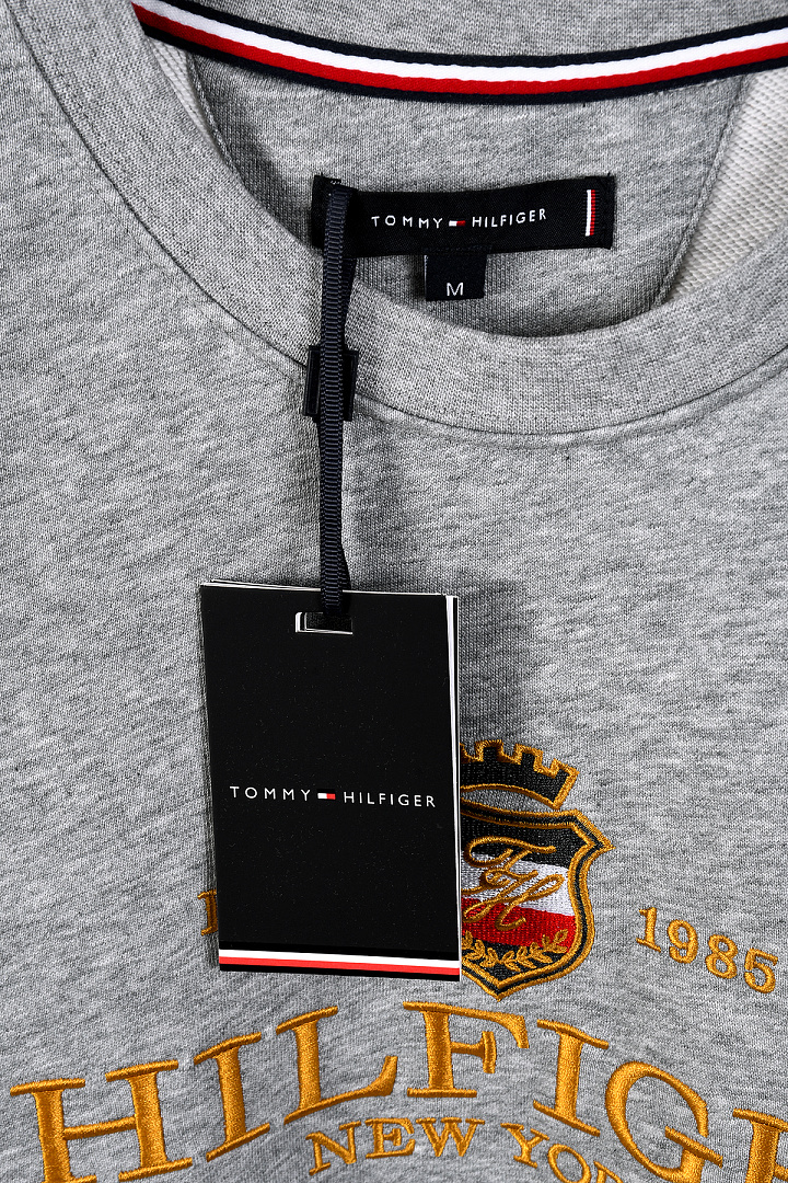 Tommy Hilfiger Embroidered Crest Sweatshirt · A3303 — תמונה 105