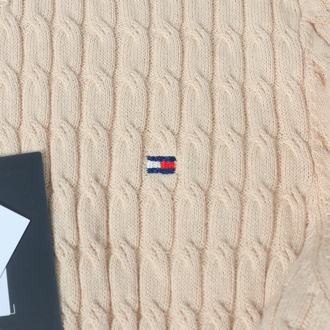 Tommy Hilfiger Short-Sleeve Cable Knit Sweater · A3321 — תמונה 5