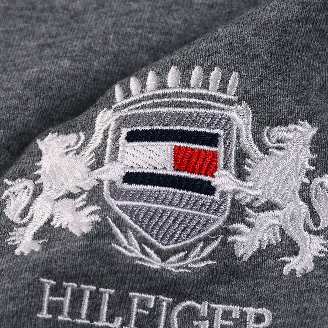 Tommy Hilfiger Script Logo Hoodie · A2540 — תמונה 6