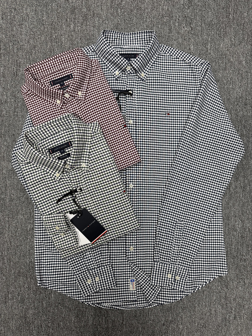 Tommy Hilfiger Regular Fit Gingham Oxford Shirt · A3437