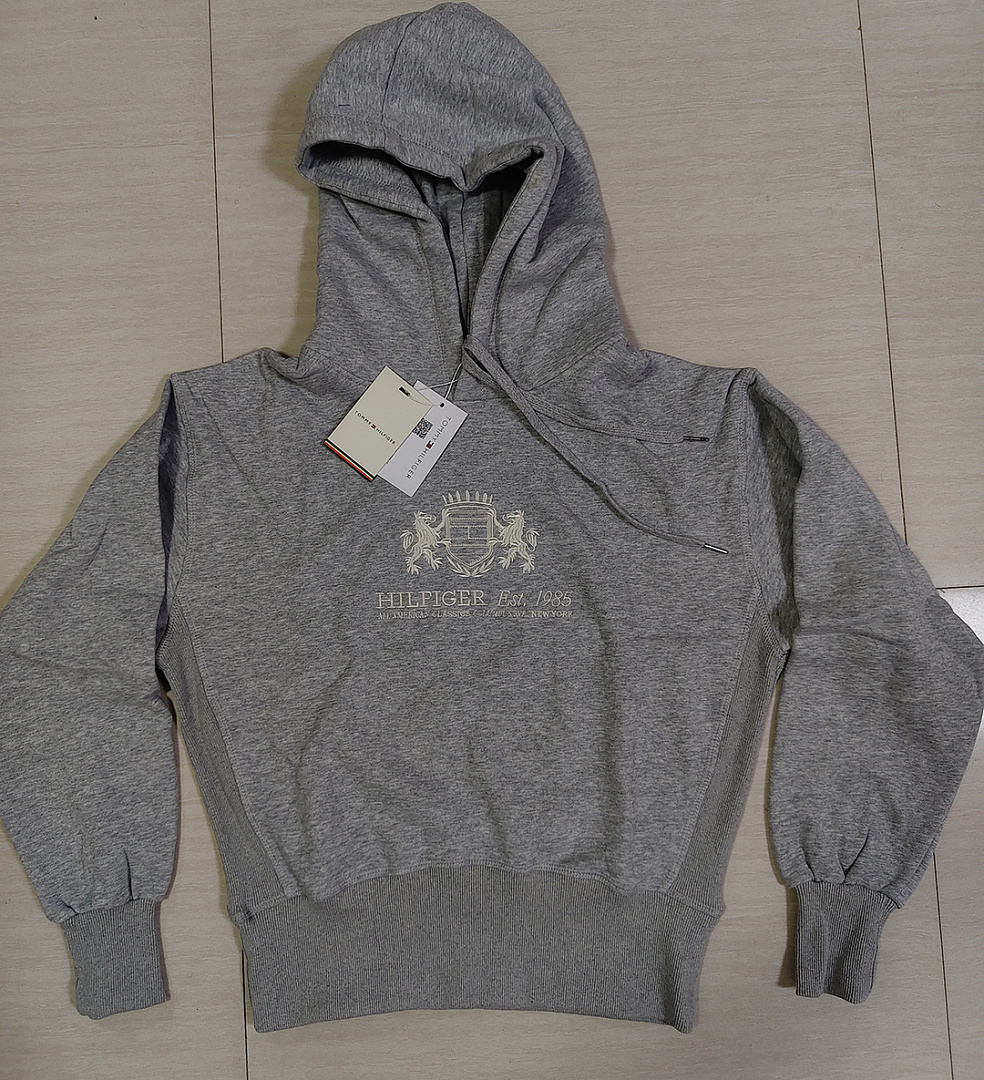 Tommy Hilfiger Badge Crest Logo Brushed-Back Hoodie · A3411 — תמונה 4