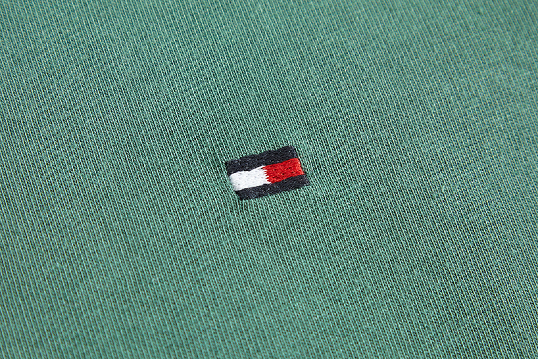 Tommy Hilfiger Slim Logo Long Sleeve T-Shirt · A2531 — תמונה 12