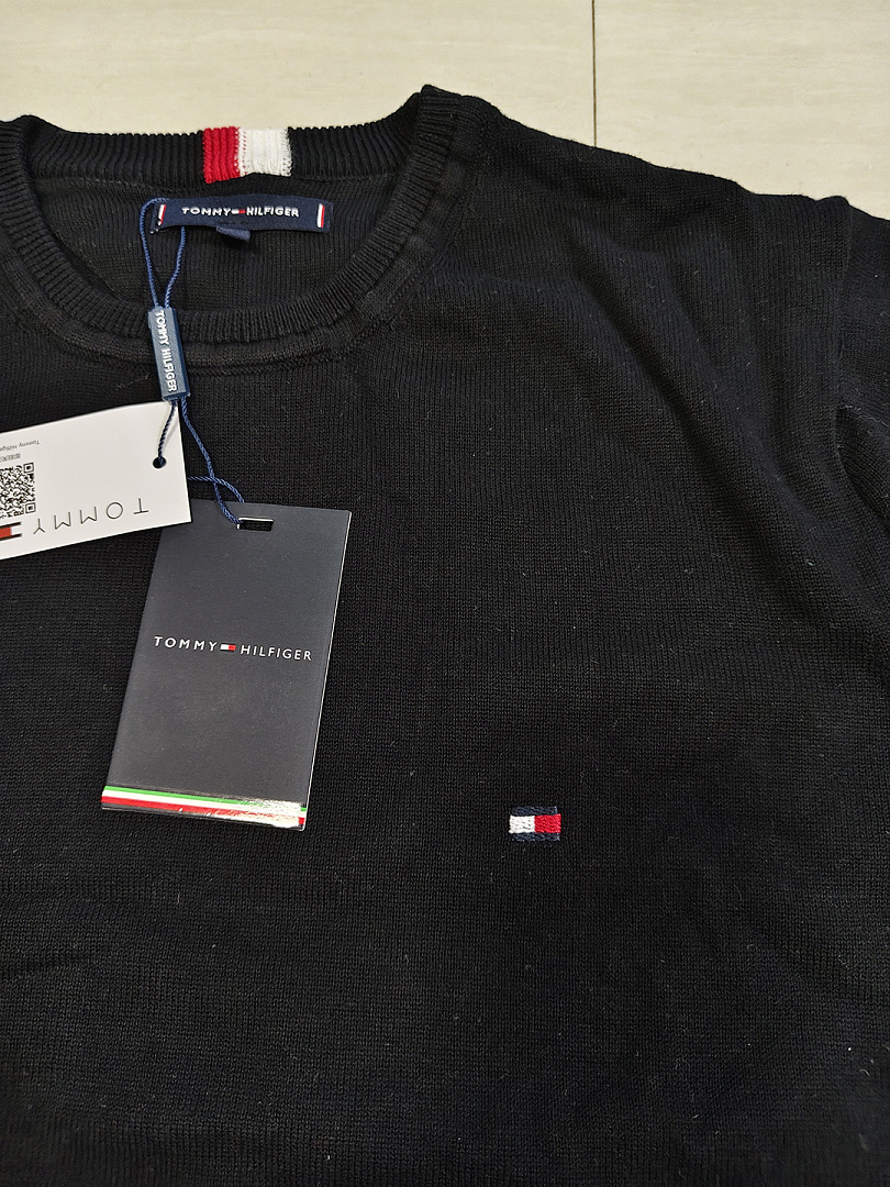 Tommy Hilfiger Classic Crewneck Sweater · A3382 — תמונה 2