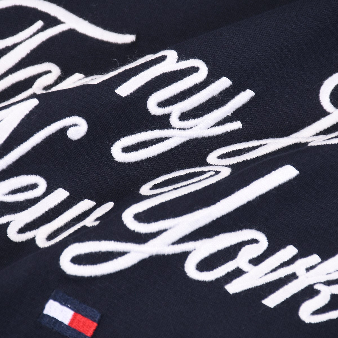 Tommy Hilfiger Oversized Luxe Serif NY Tee · A3096 — תמונה 49