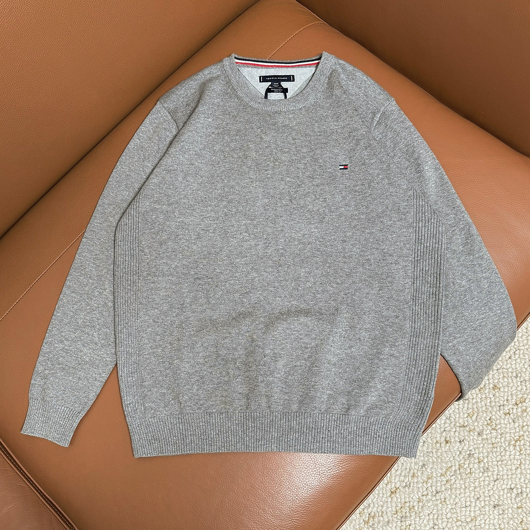 Tommy Hilfiger Classic Crewneck Sweater · A3385 — תמונה 9