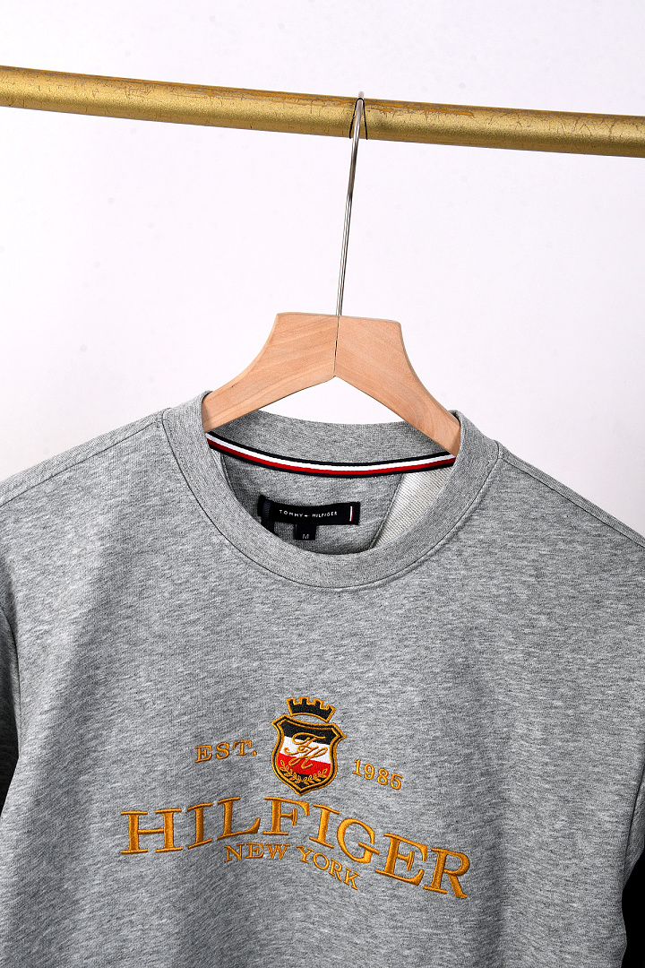 Tommy Hilfiger Embroidered Crest Sweatshirt · A3303 — תמונה 113