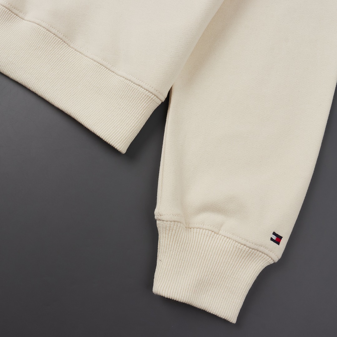 Tommy Hilfiger Logo Embroidery Terry Quarter-Zip Jumper · A3454 — תמונה 9