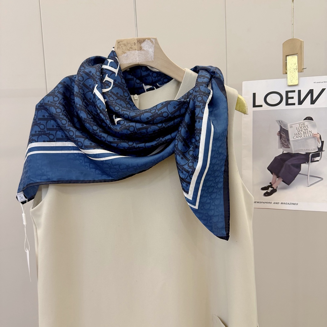 Dior Painted Roses 90 Square Scarf · A3275 — תמונה 6