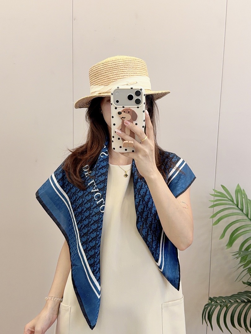 Dior Painted Roses 90 Square Scarf · A3275 — תמונה 3