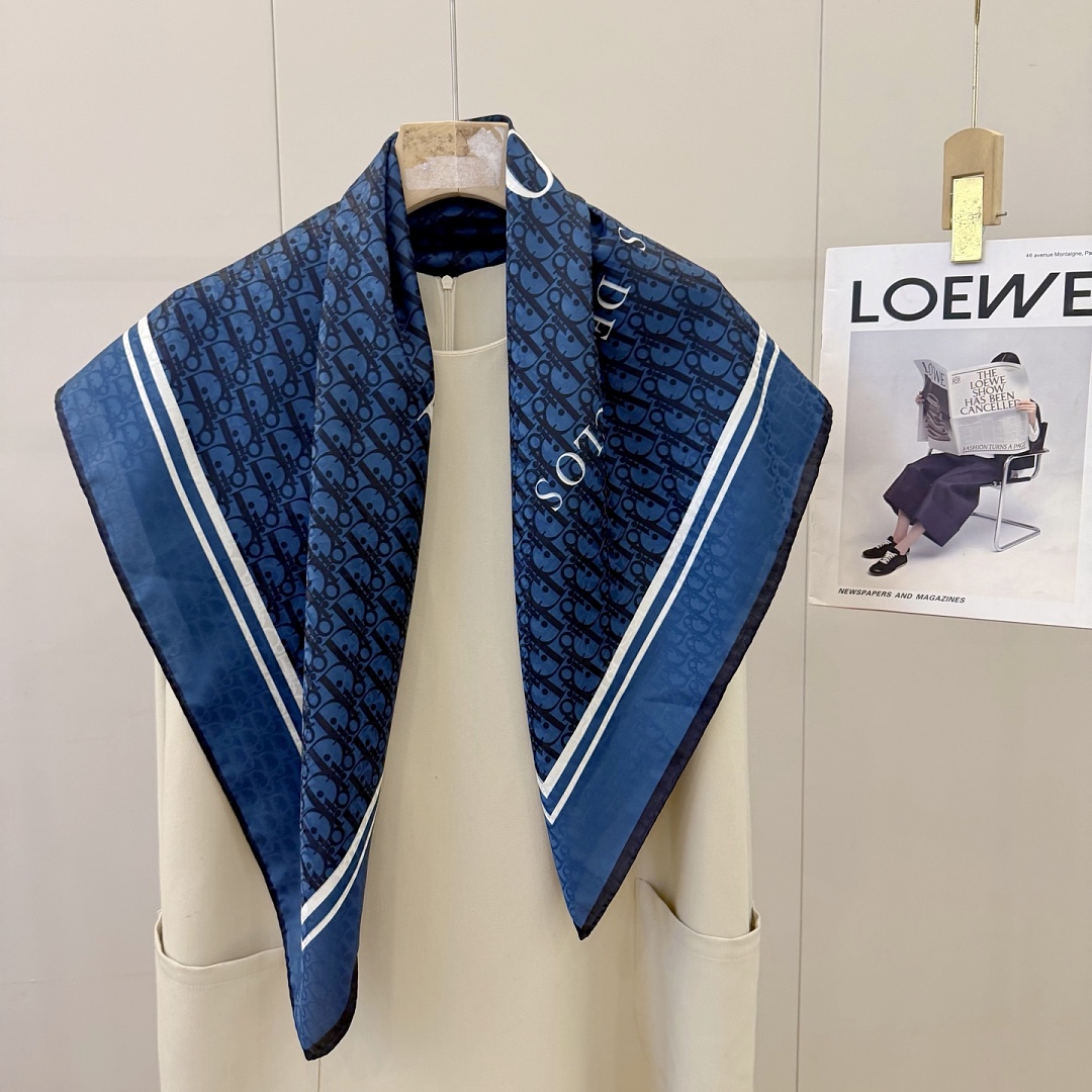 Dior Painted Roses 90 Square Scarf · A3275 — תמונה 5