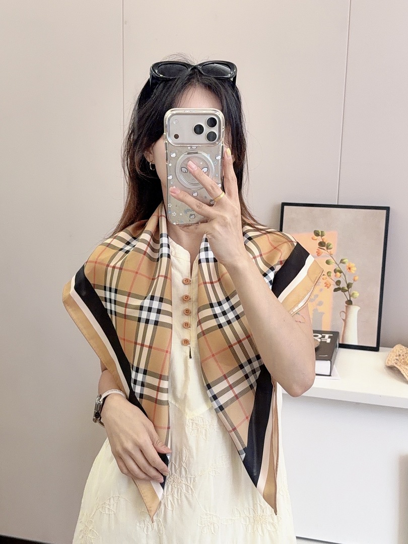 Burberry Check Knight Stamp Silk Scarf · A3310 — תמונה 4