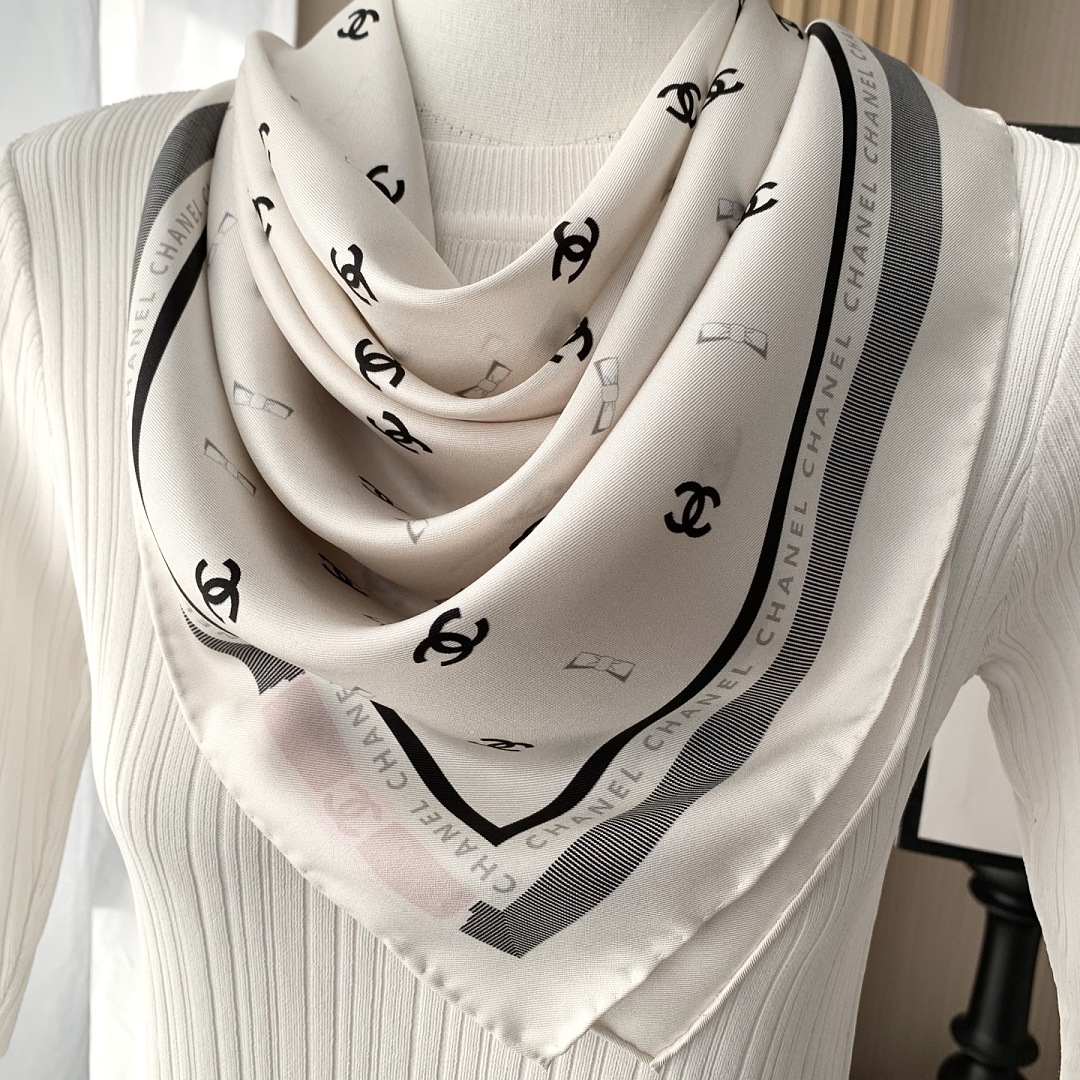 Chanel — צעיף משי · A3252