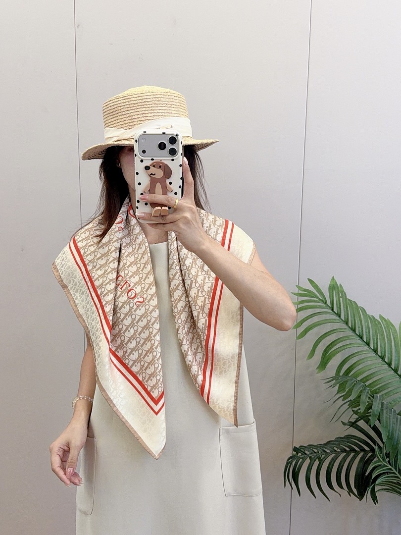 Dior Painted Roses 90 Square Scarf · A3275 — תמונה 18