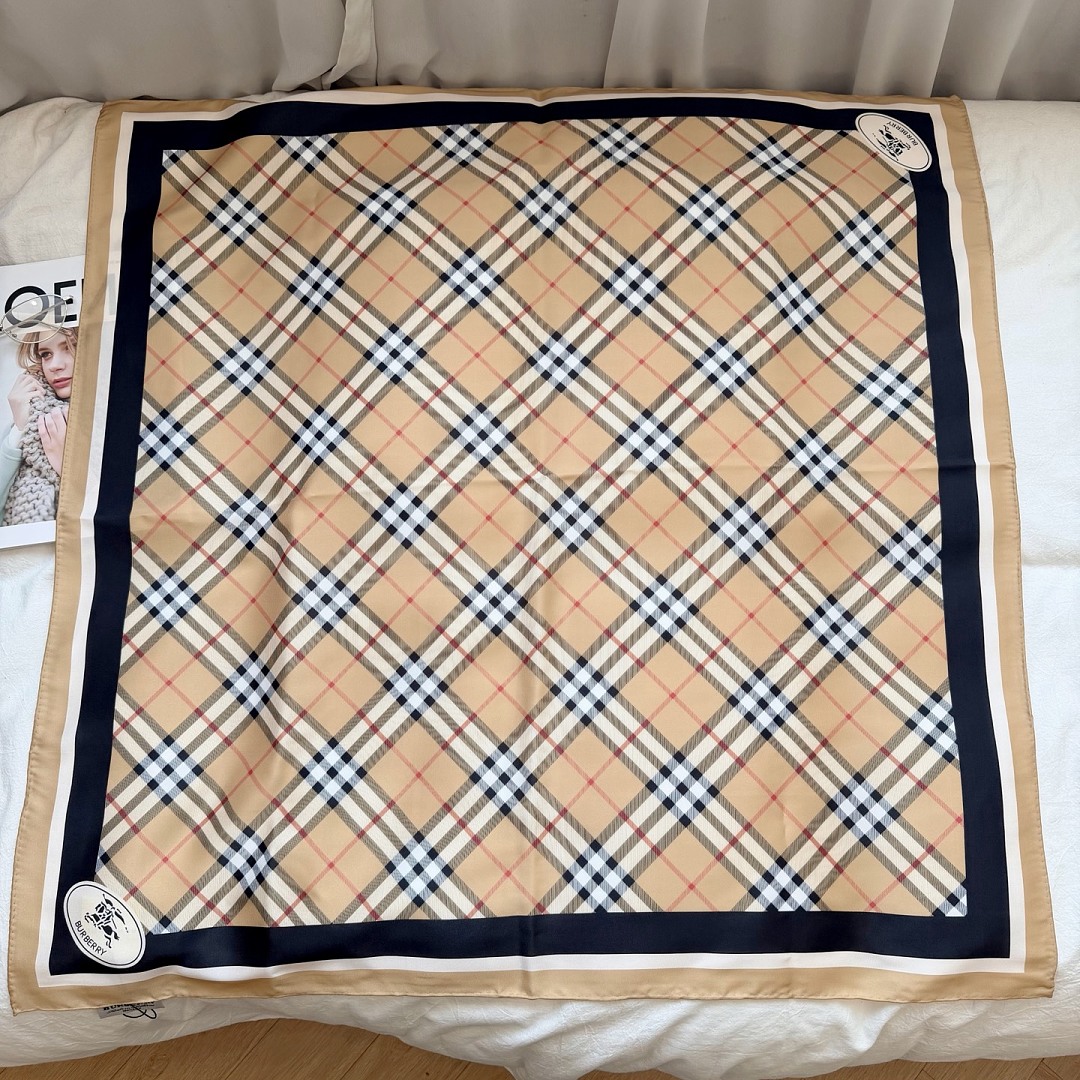 Burberry Check Knight Stamp Silk Scarf · A3310 — תמונה 3