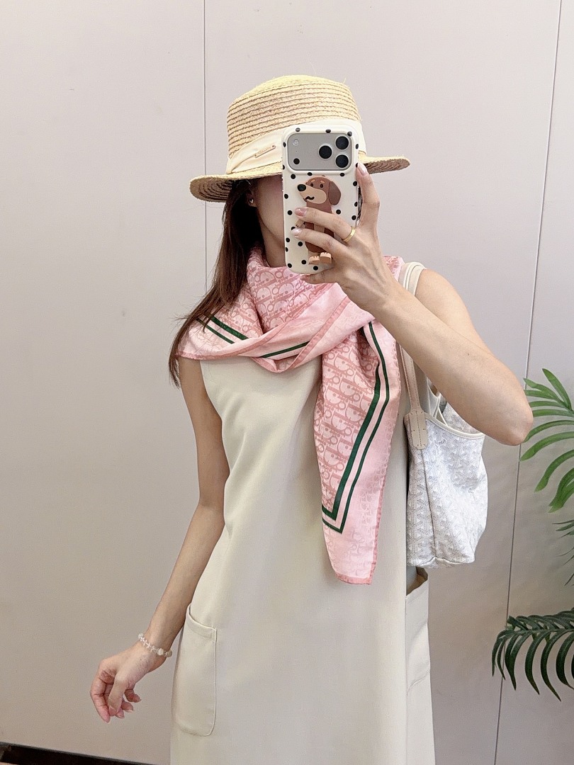 Dior Painted Roses 90 Square Scarf · A3275 — תמונה 16