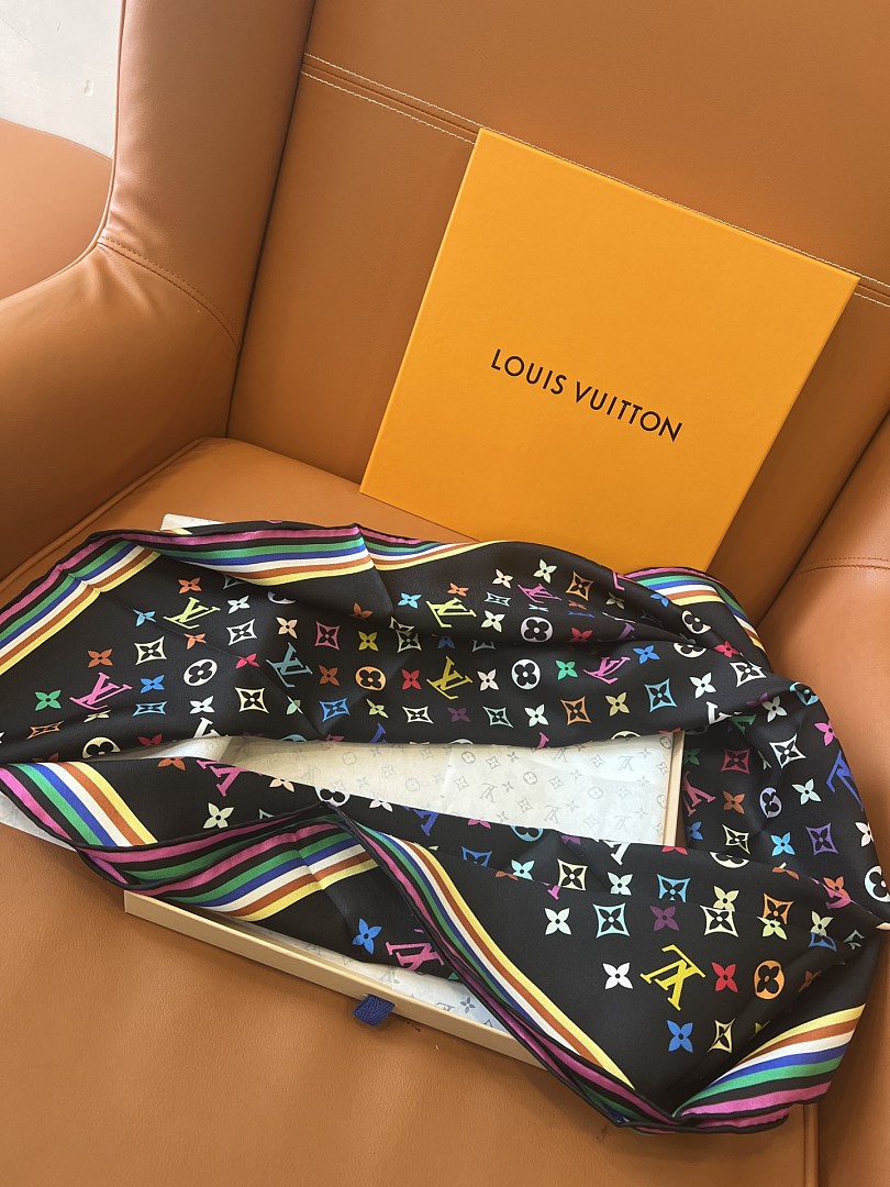 Louis Vuitton Monogram Multicolor Square Scarf · A3251 — תמונה 5