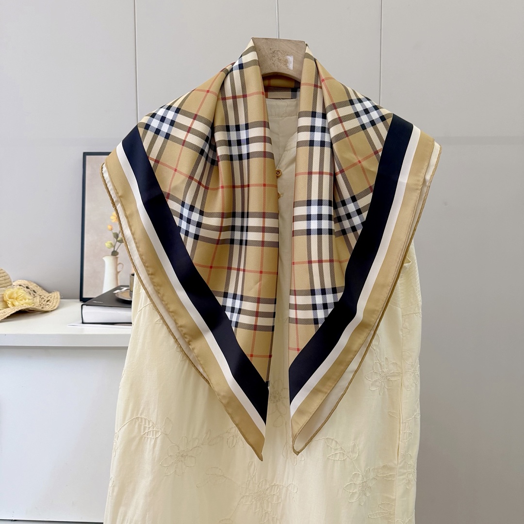 Burberry Check Knight Stamp Silk Scarf · A3310 — תמונה 7