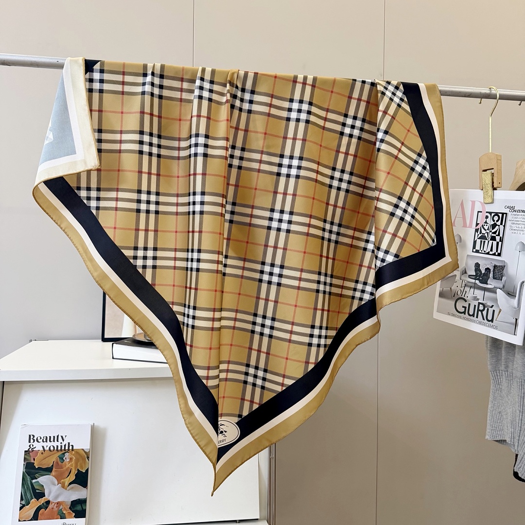 Burberry Check Knight Stamp Silk Scarf · A3310 — תמונה 2