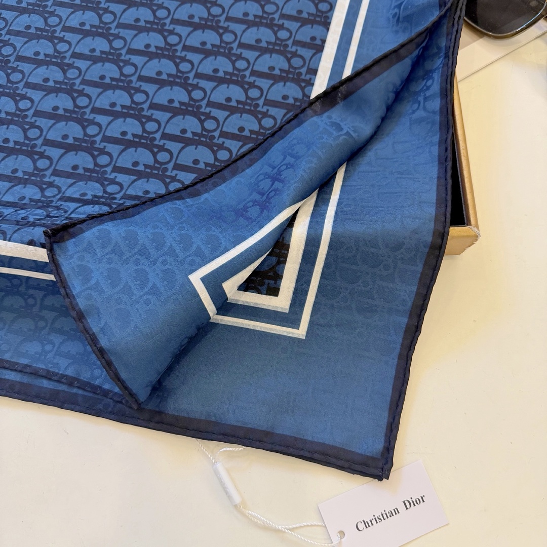 Dior Painted Roses 90 Square Scarf · A3275 — תמונה 8