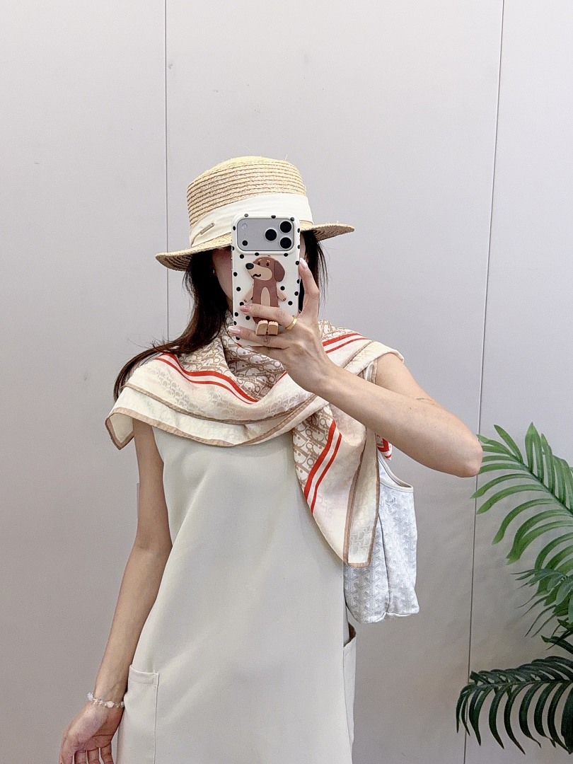Dior Painted Roses 90 Square Scarf · A3275 — תמונה 19