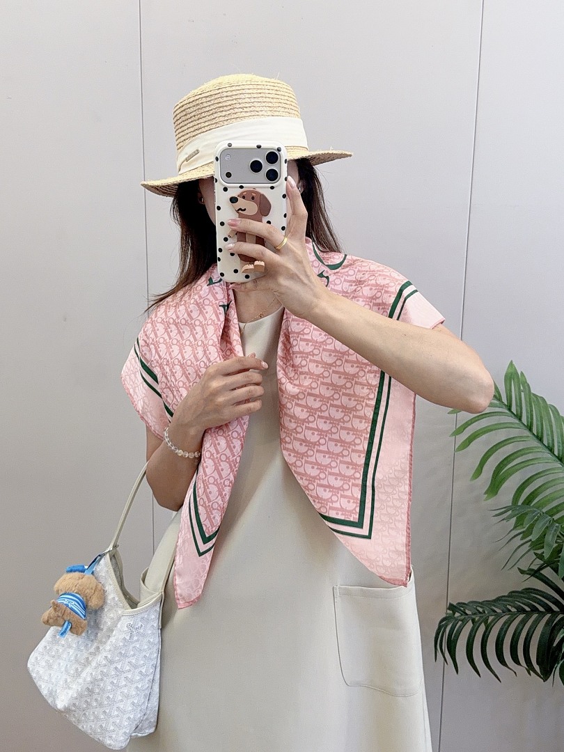 Dior Painted Roses 90 Square Scarf · A3275 — תמונה 15