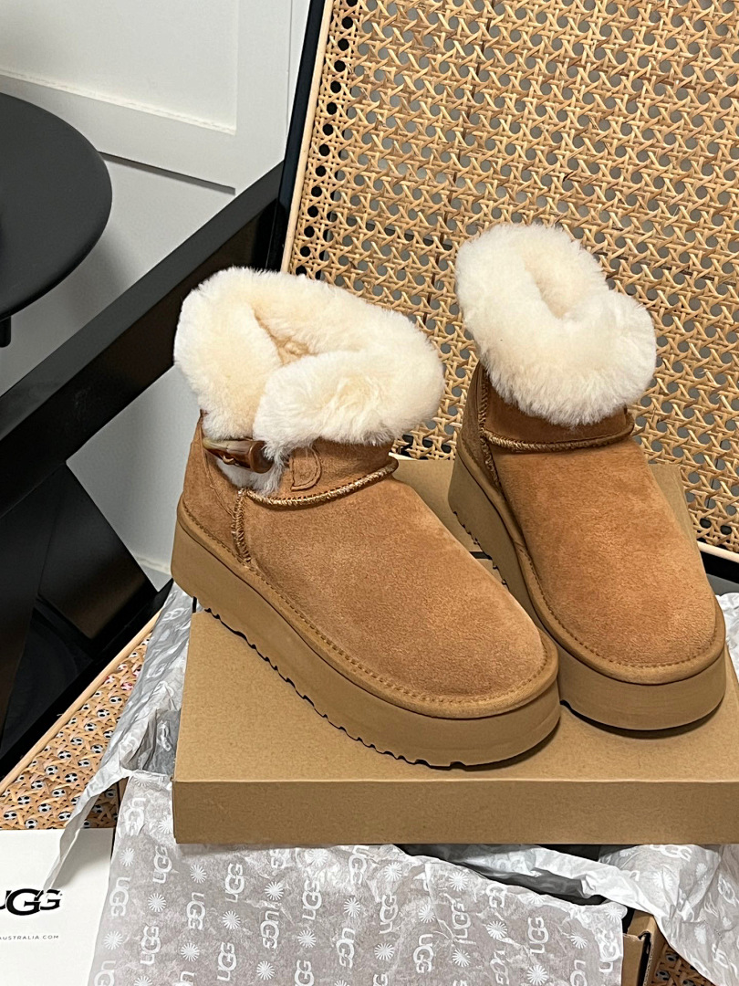 UGG ZT9895