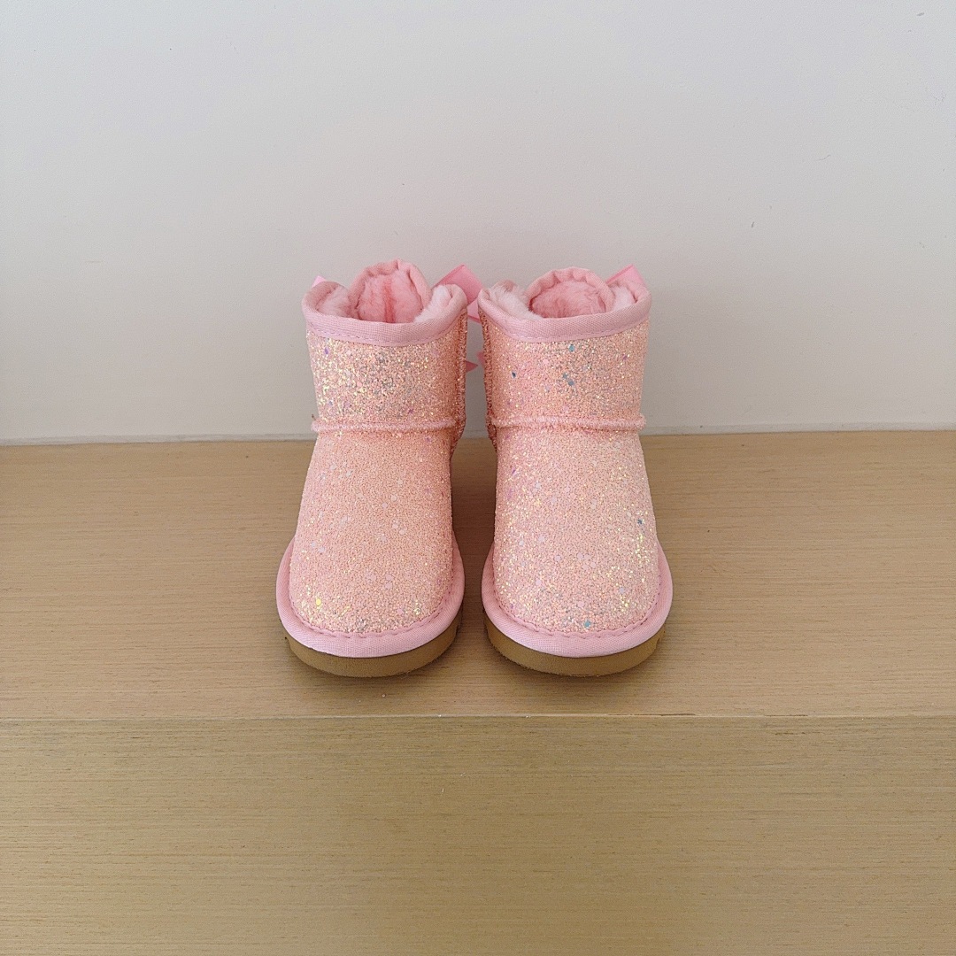 UGG Mini Bailey Bow Glisten · 5691 — תמונה 16