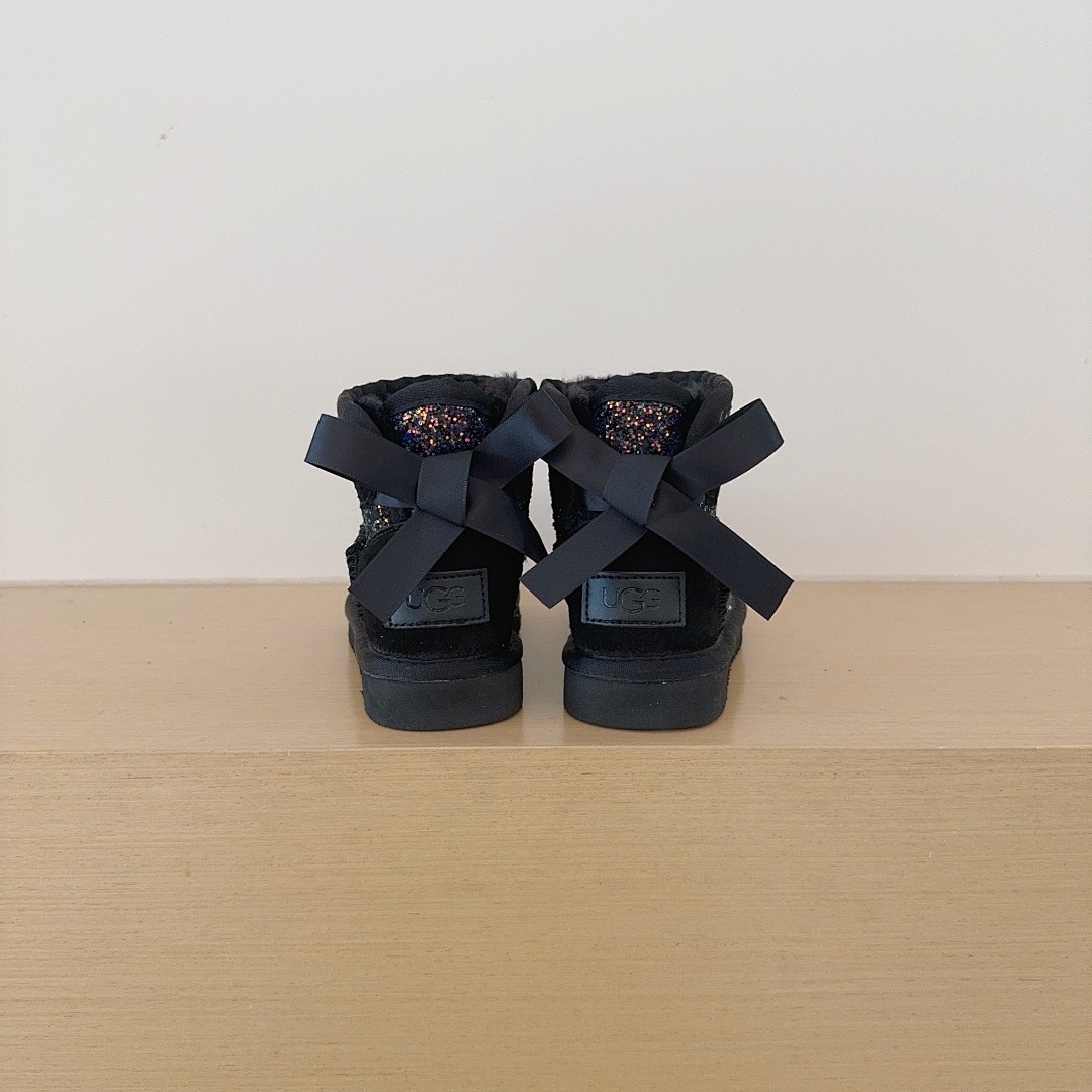 UGG Mini Bailey Bow Glisten · 5691 — תמונה 15