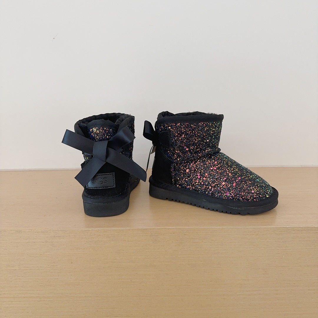 UGG Mini Bailey Bow Glisten · 5691 — תמונה 14