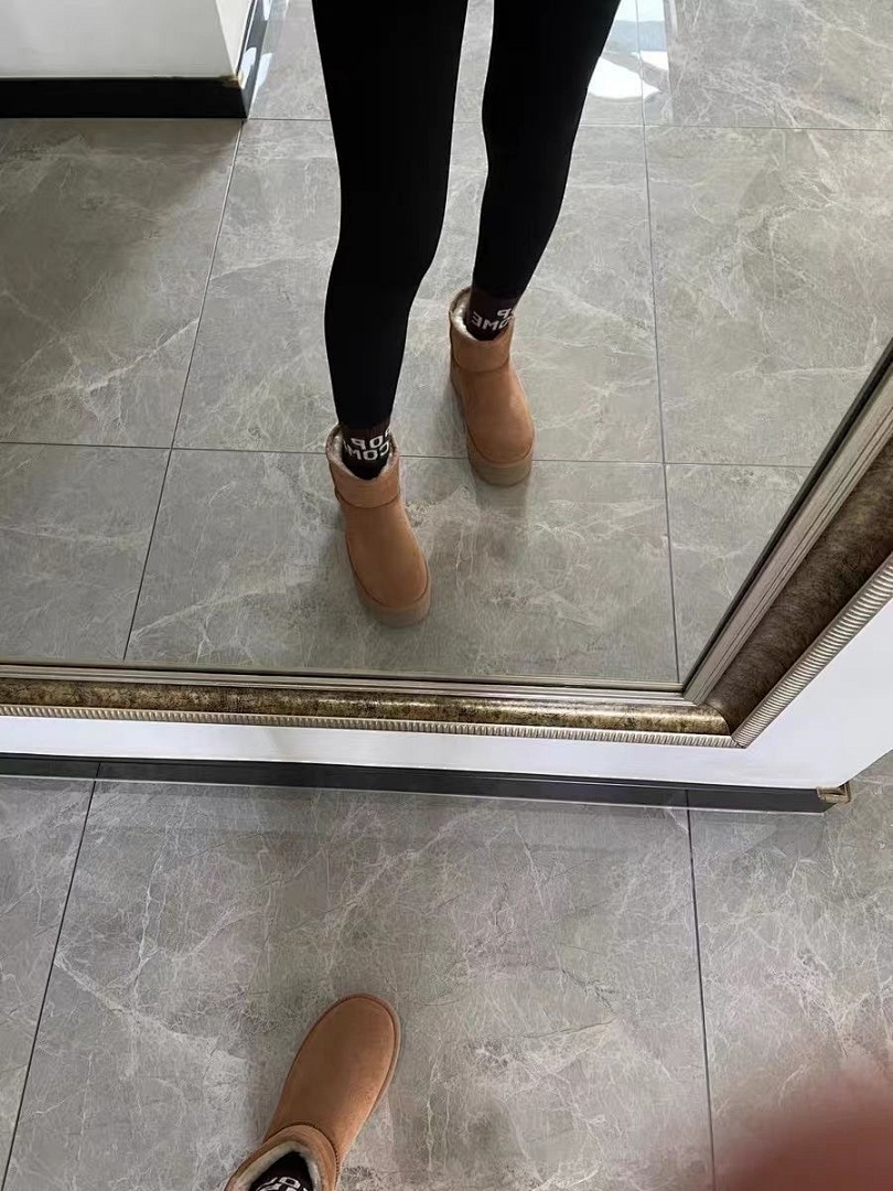 UGG — מגפיים · 4431