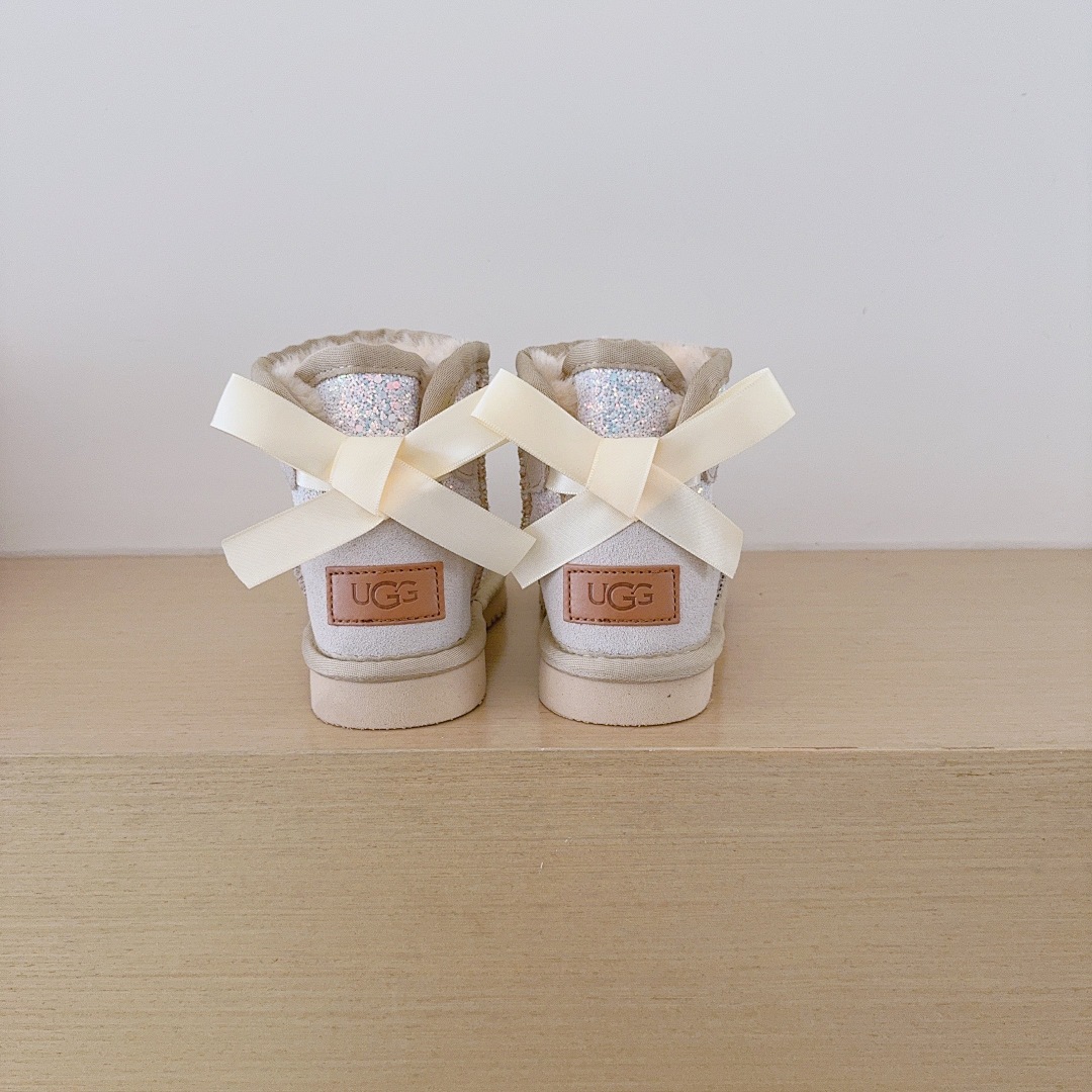 UGG Mini Bailey Bow Glisten · 5691 — תמונה 19