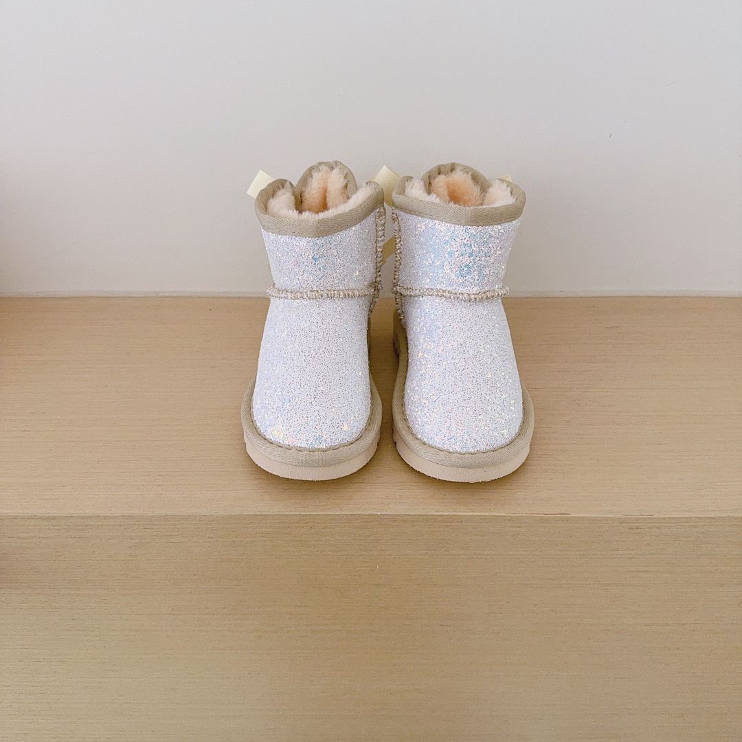 UGG Mini Bailey Bow Glisten · 5691 — תמונה 11