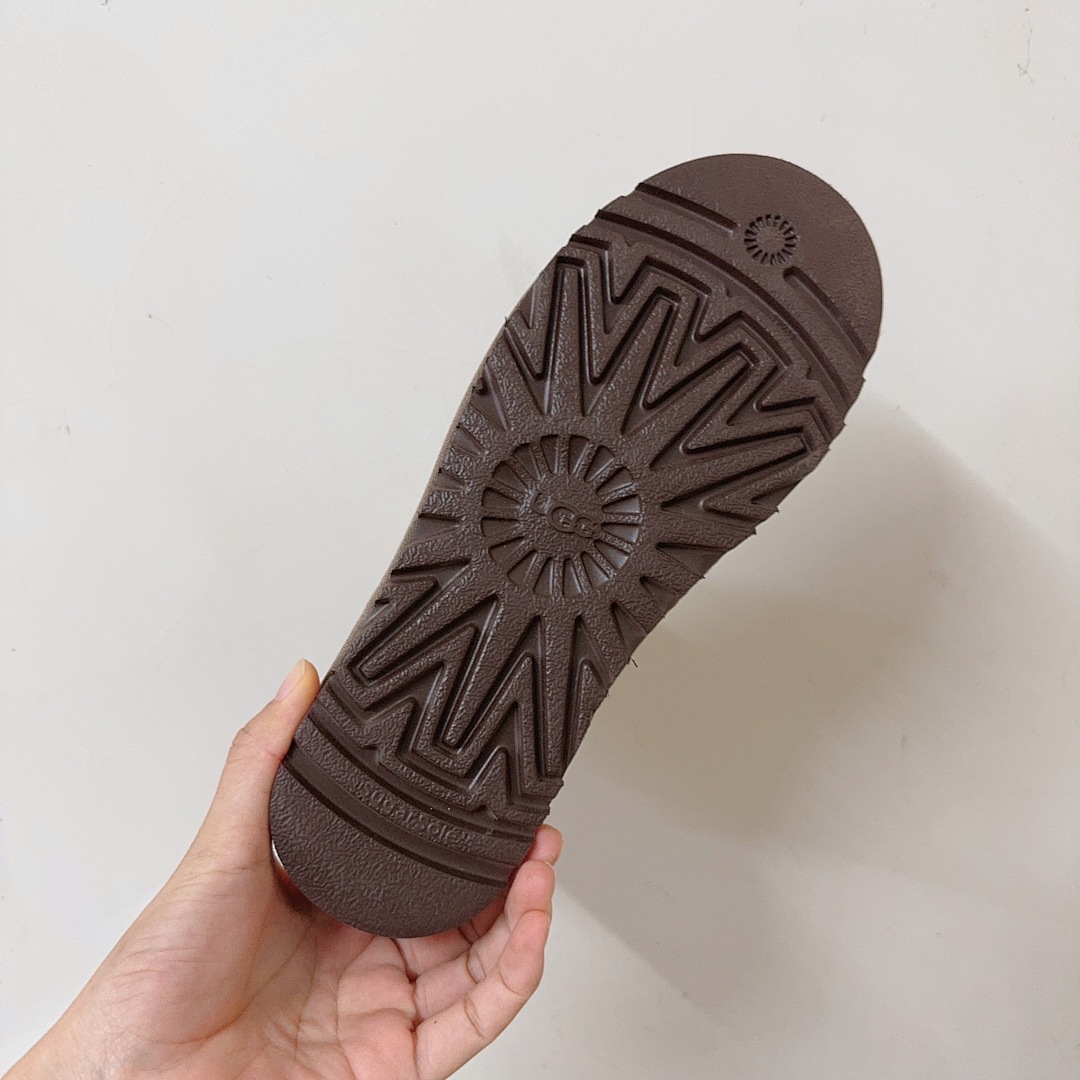 UGG — מגפיים · 5823 — תמונה 5