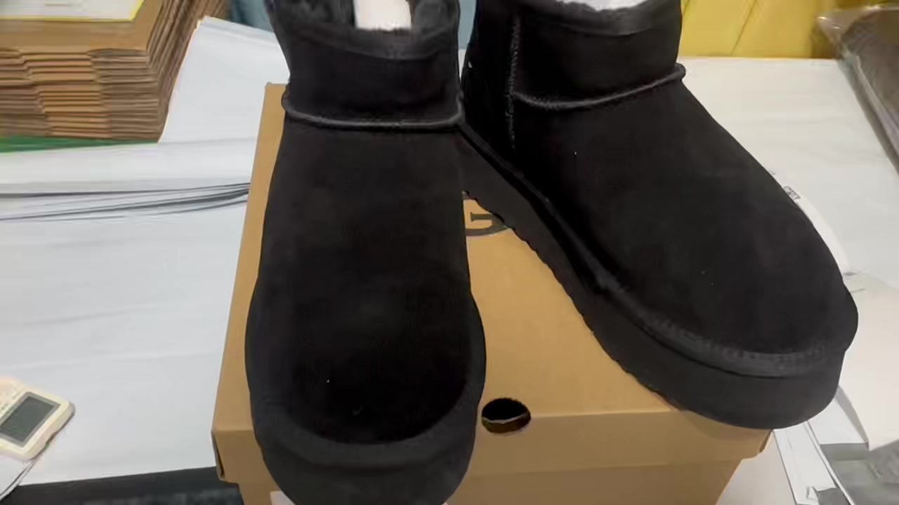 UGG Classic Ultra Mini Platform · 5701 — תמונה 3