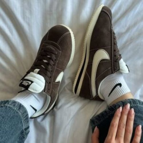 11433-T  NIKE  with attached box  62.99$