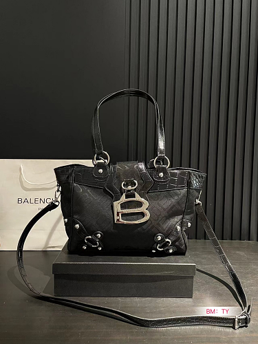 Balenciaga 88.99$    11230-T