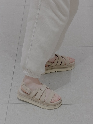 UGG 72.99$    11348-T