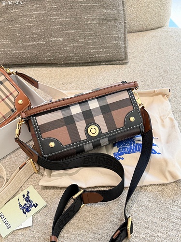 BURBERRY 72.99$     11195-T