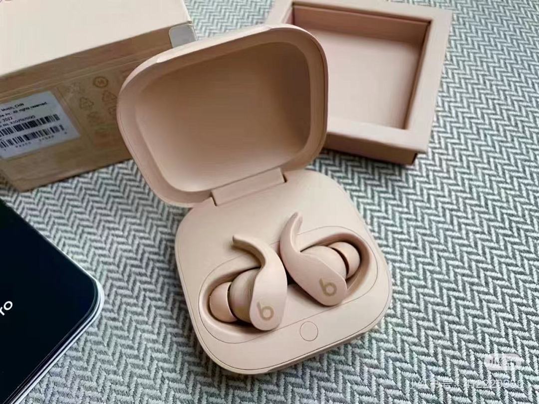 Beats Fit Pro x Kim · 5889 — תמונה 16