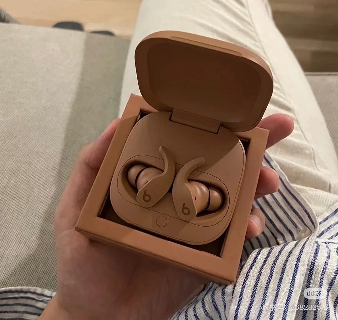 Beats Fit Pro x Kim · 5889 — תמונה 10