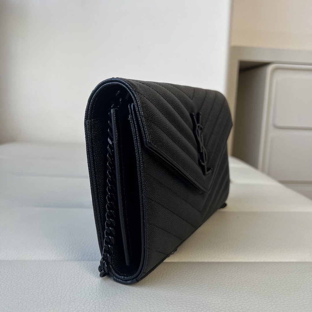 Saint Laurent Cassandre Matelassé Envelope Chain Wallet · YSB — תמונה 3