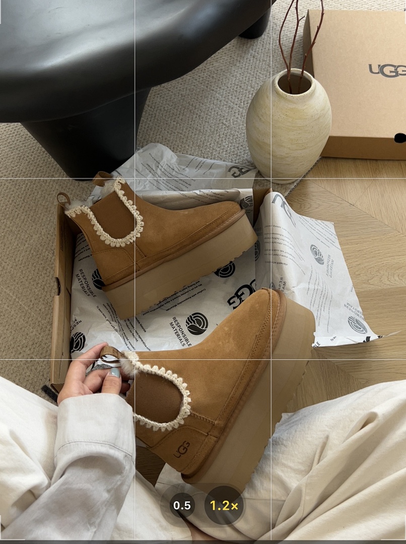 UGG — מגפיים · Y93G — תמונה 5