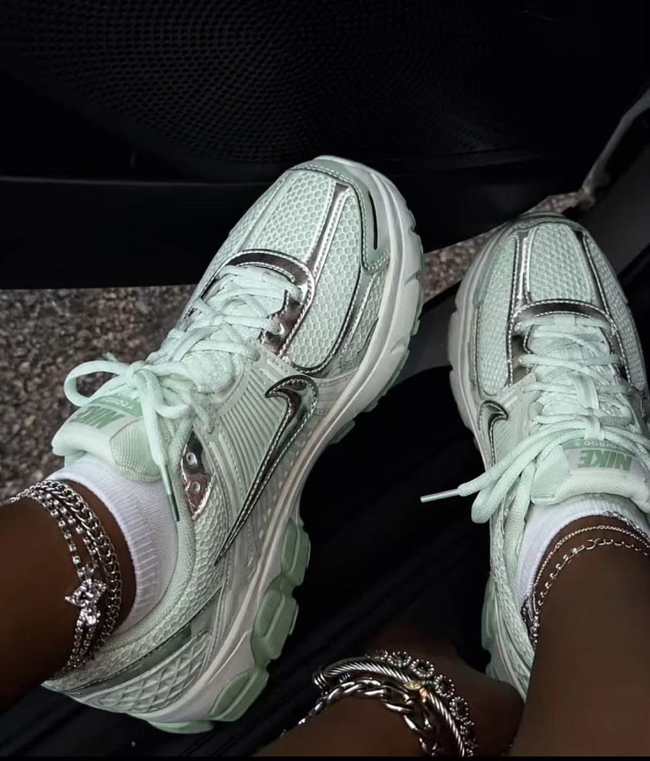 Nike Air Zoom Vomero 5 · E36J — תמונה 9