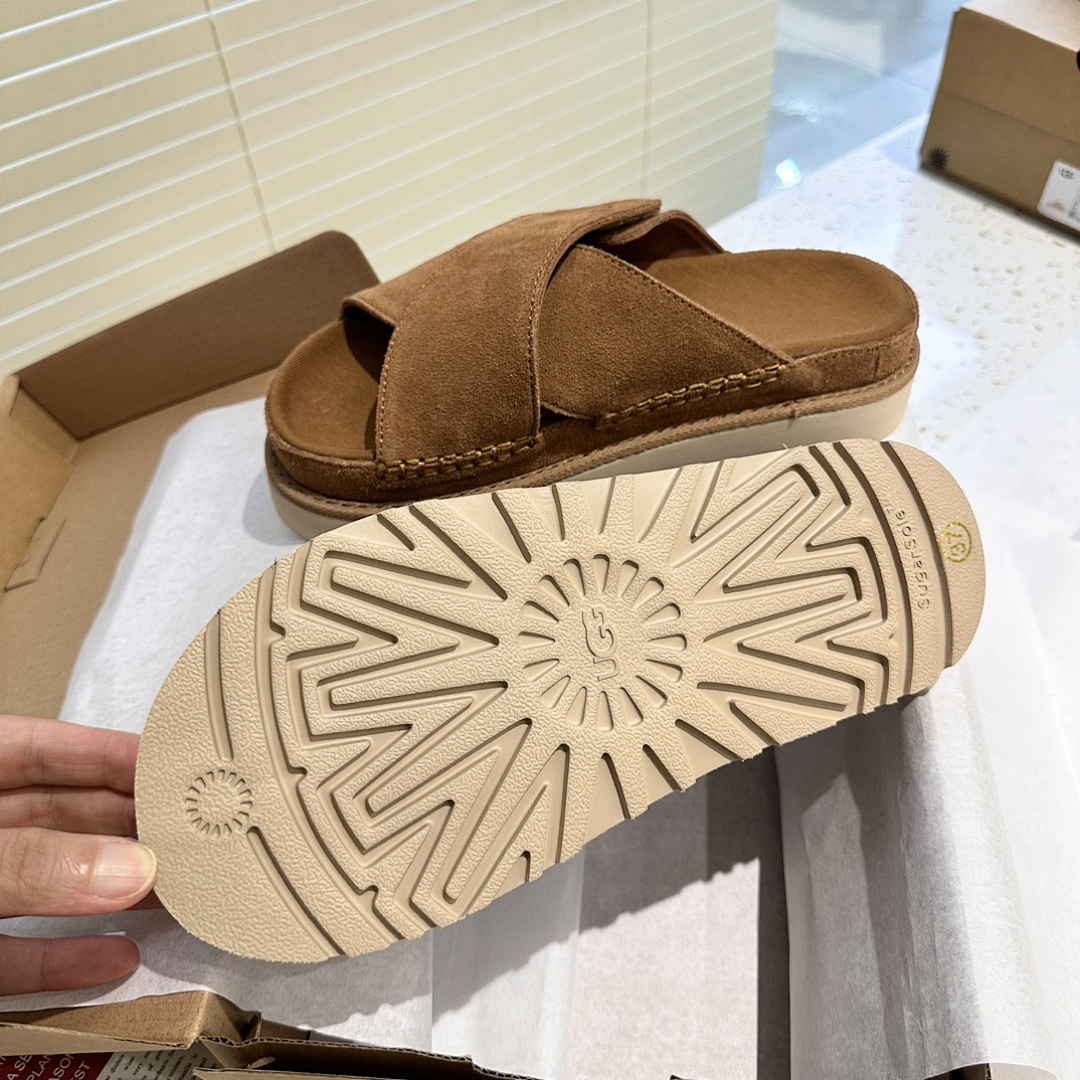 UGG Goldenstar Cross Slide · M6C3 — תמונה 15